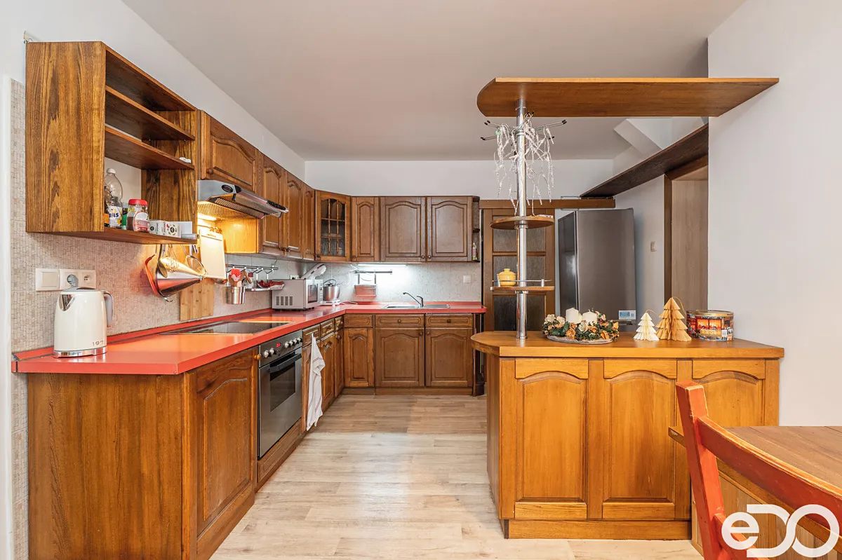 Prodej rodinného domu 405 m², pozemek 293 m²